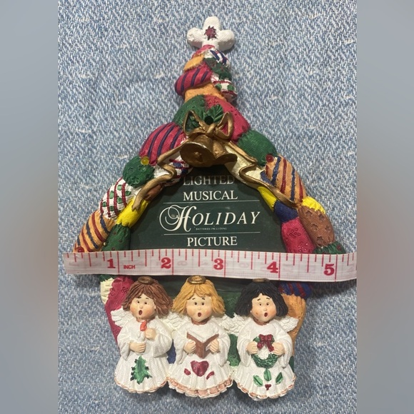 Christmas Frame Vintage Lighted and Musical Needs Battery NEW - Picture 5 of 6